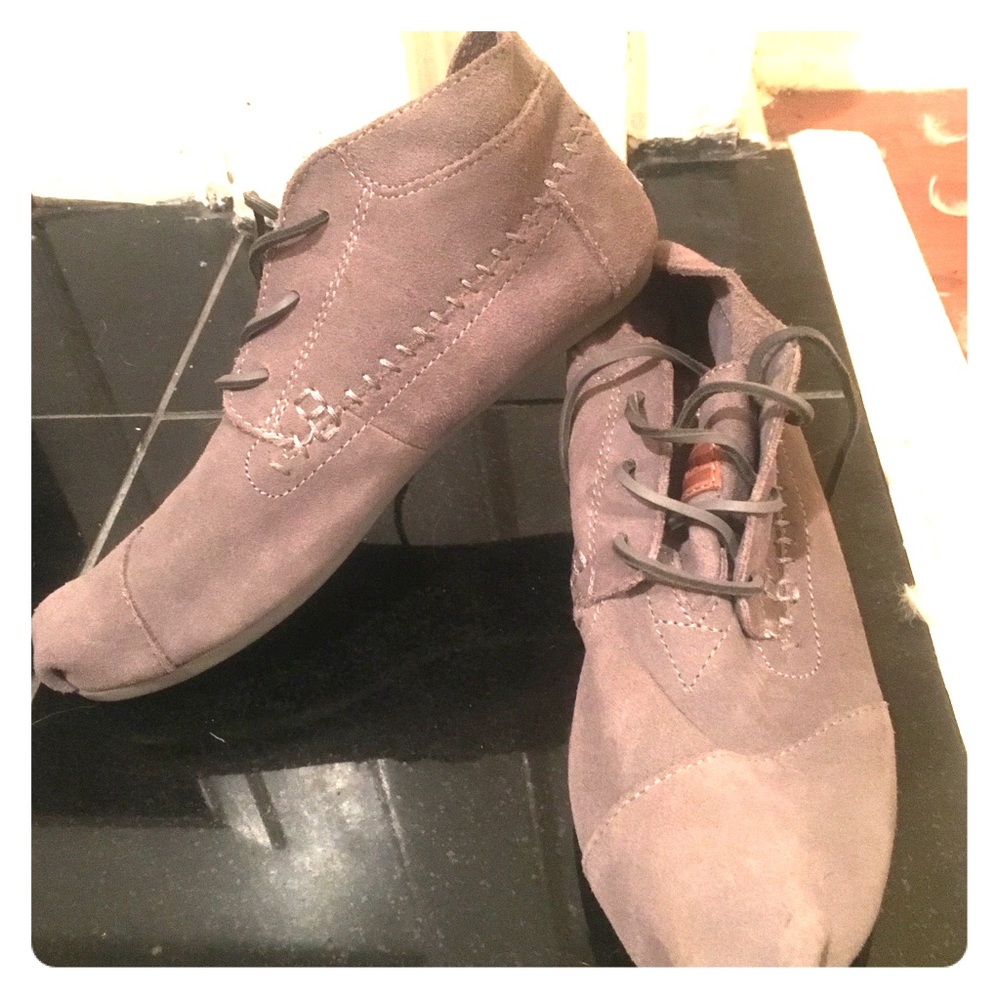 Gray TOMS suede booties size 8